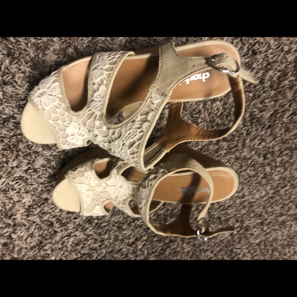 Woman’s wedge heel - Picture 2 of 2